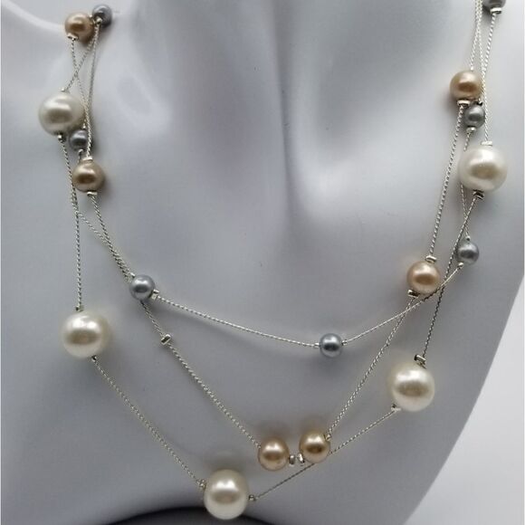 Idle desire floating pearl necklace. N126